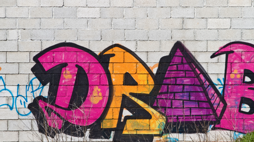 do-graffiti-letters-with-spray-paint