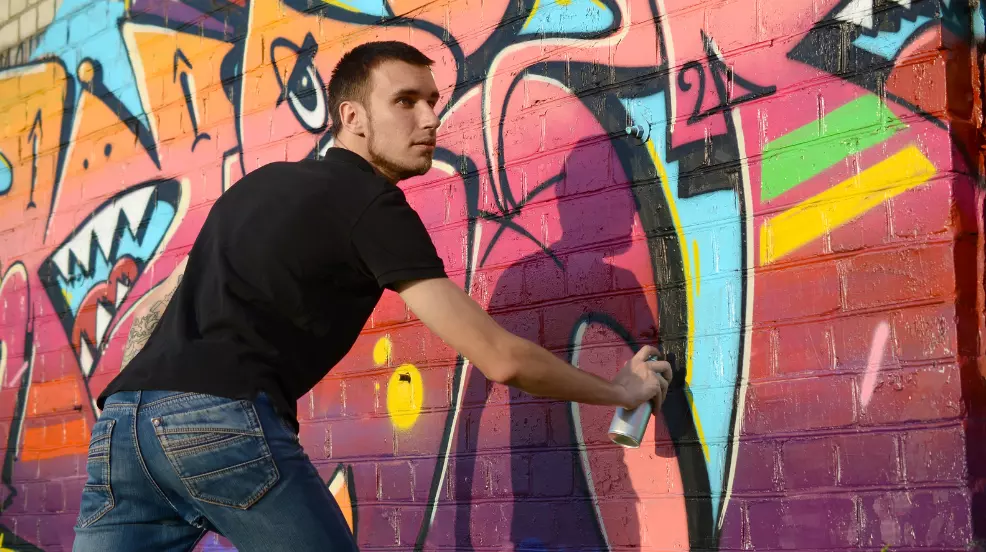 how-to-spray-paint-graffiti
